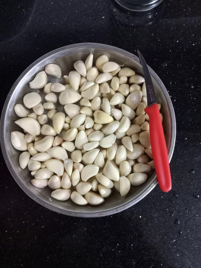 Tỏi ngâm giấm không bị xanh, không nổi váng chỉ với 3 bước đơn giản - Hình 5 Toi ngam giam khong bi xanh, khong noi vang chi voi 3 buoc don gian-Hinh-5