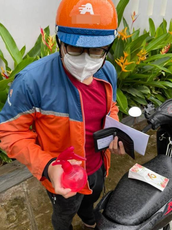 Nhặt được ví tiền, chồng Ốc Thanh Vân xử lý cực đáng yêu - Hình 7 Nhat duoc vi tien, chong Oc Thanh Van xu ly cuc dang yeu-Hinh-7