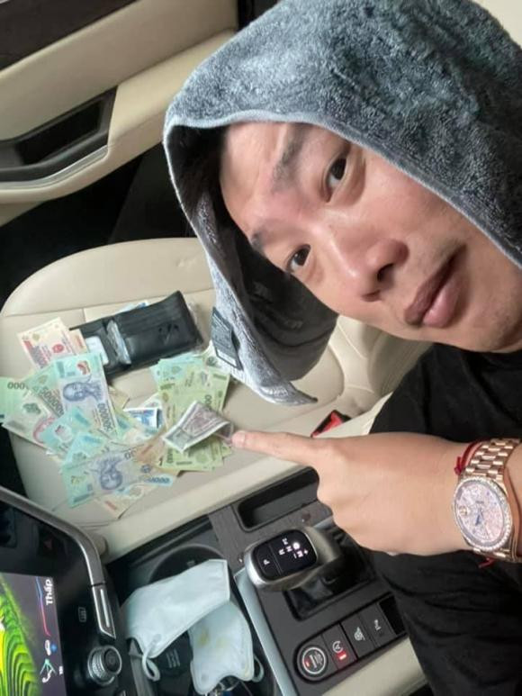Nhặt được ví tiền, chồng Ốc Thanh Vân xử lý cực đáng yêu - Hình 2 Nhat duoc vi tien, chong Oc Thanh Van xu ly cuc dang yeu-Hinh-2