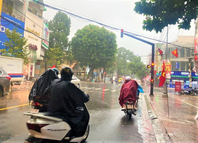 Đắk Lắk Mưa trắng trời, nhiều người phải hủy kế hoạch du lịch Dak Lak Mua trang troi, nhieu nguoi phai huy ke hoach du lich