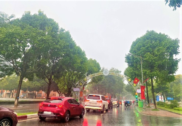 Đắk Lắk Mưa trắng trời, nhiều người phải hủy kế hoạch du lịch - Hình 3 Dak Lak Mua trang troi, nhieu nguoi phai huy ke hoach du lich-Hinh-3