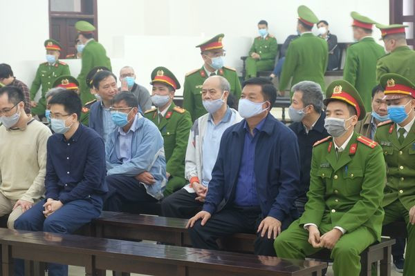Ông Đinh La Thăng biện luận về thiệt hại trong dự án Ethanol Ong Dinh La Thang bien luan ve thiet hai trong du an Ethanol