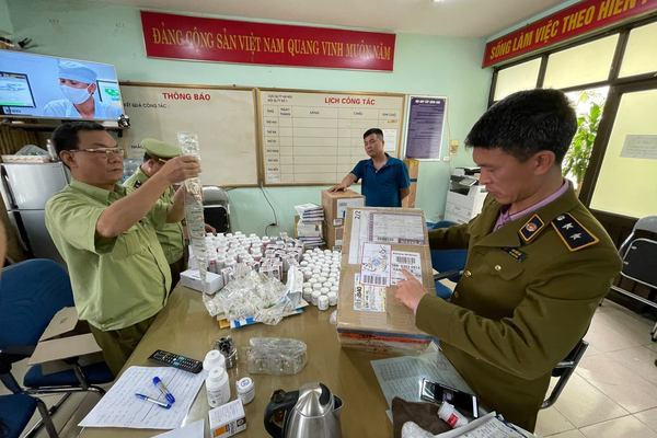 Bắt giữ lô dược phẩm lậu khổng lồ từ sân bay Nội Bài Bat giu lo duoc pham lau khong lo tu san bay Noi Bai