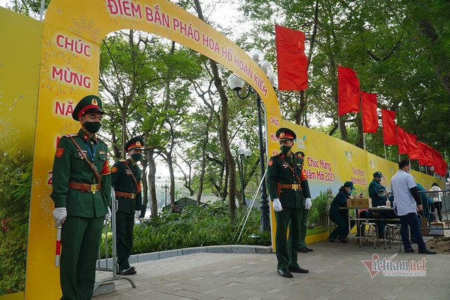 Bên trong trận địa pháo chờ “khai hỏa” chào năm mới ở Hà Nội Ben trong tran dia phao cho “khai hoa” chao nam moi o Ha Noi