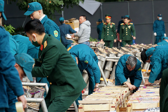 Bên trong trận địa pháo chờ “khai hỏa” chào năm mới ở Hà Nội - Hình 2 Ben trong tran dia phao cho “khai hoa” chao nam moi o Ha Noi-Hinh-2