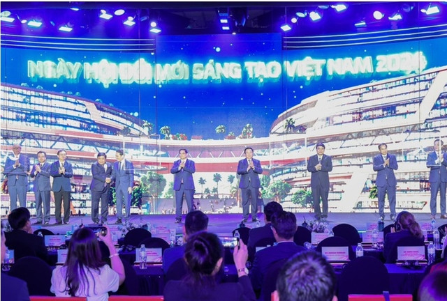 Chủ tịch VUSTA Phan Xuân Dũng tham dự ngày hội Đổi mới sáng tạo Việt Nam 2024 - Hình 3 Chu tich VUSTA Phan Xuan Dung tham du ngay hoi Doi moi sang tao Viet Nam 2024-Hinh-3