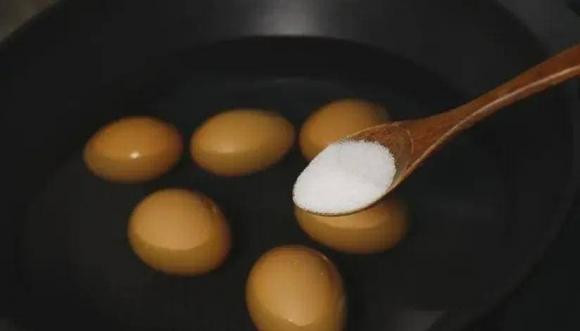 Luộc trứng, nước sôi hay lạnh đều không đúng, hãy nhớ 4 điểm này - Hình 6 Luoc trung, nuoc soi hay lanh deu khong dung, hay nho 4 diem nay-Hinh-6