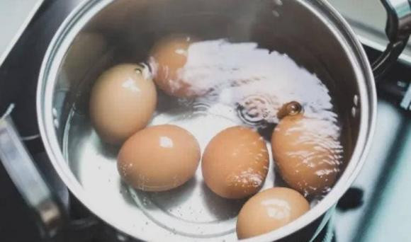 Luộc trứng, nước sôi hay lạnh đều không đúng, hãy nhớ 4 điểm này - Hình 4 Luoc trung, nuoc soi hay lanh deu khong dung, hay nho 4 diem nay-Hinh-4