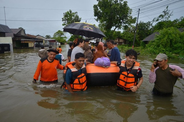 Lũ lụt ở Indonesia, 26 người chết và mất tích - Hình 3 Lu lut o Indonesia, 26 nguoi chet va mat tich-Hinh-3