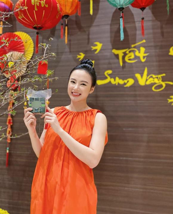 Hiếm hoi mới khoe ảnh mới, Angela Phương Trinh trông mũm mĩm khác lạ Hiem hoi moi khoe anh moi, Angela Phuong Trinh trong mum mim khac la
