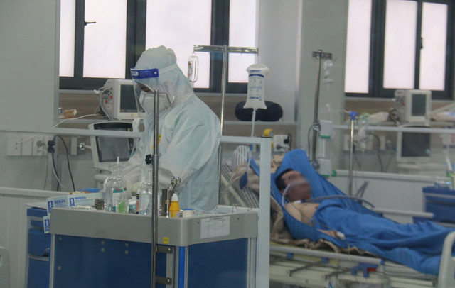 Căng thẳng điều trị bệnh nhân COVID-19 nguy kịch tại ICU lớn nhất miền Bắc - Hình 2 Cang thang dieu tri benh nhan COVID-19 nguy kich tai ICU lon nhat mien Bac-Hinh-2