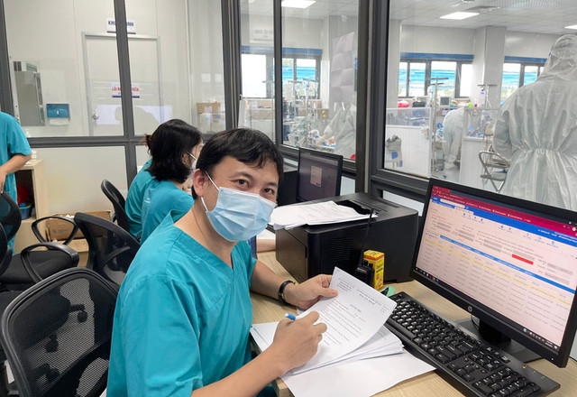 Căng thẳng điều trị bệnh nhân COVID-19 nguy kịch tại ICU lớn nhất miền Bắc - Hình 3 Cang thang dieu tri benh nhan COVID-19 nguy kich tai ICU lon nhat mien Bac-Hinh-3