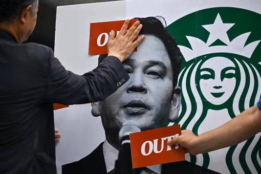 [VIDEO] Starbucks Hàn Quốc yêu cầu nhân viên học lịch sử sau chiến dịch gây tranh cãi