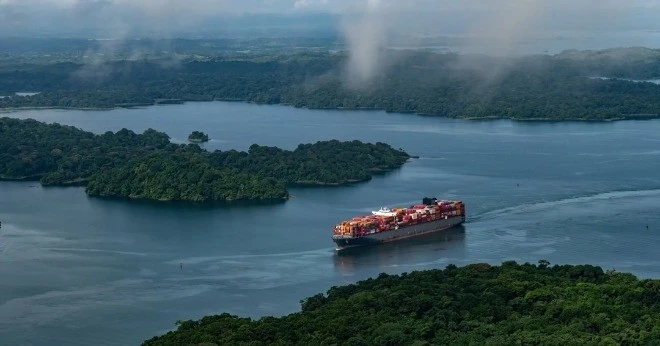 Kênh đào Panama: Tàu chở dầu trả 4 triệu USD đấu giá vượt hàng