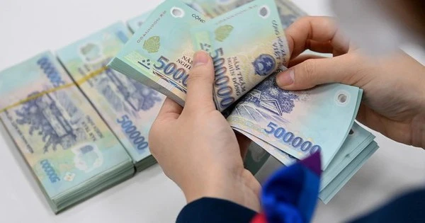 Lương công chức chỉ bằng 56% mức tối thiểu doanh nghiệp