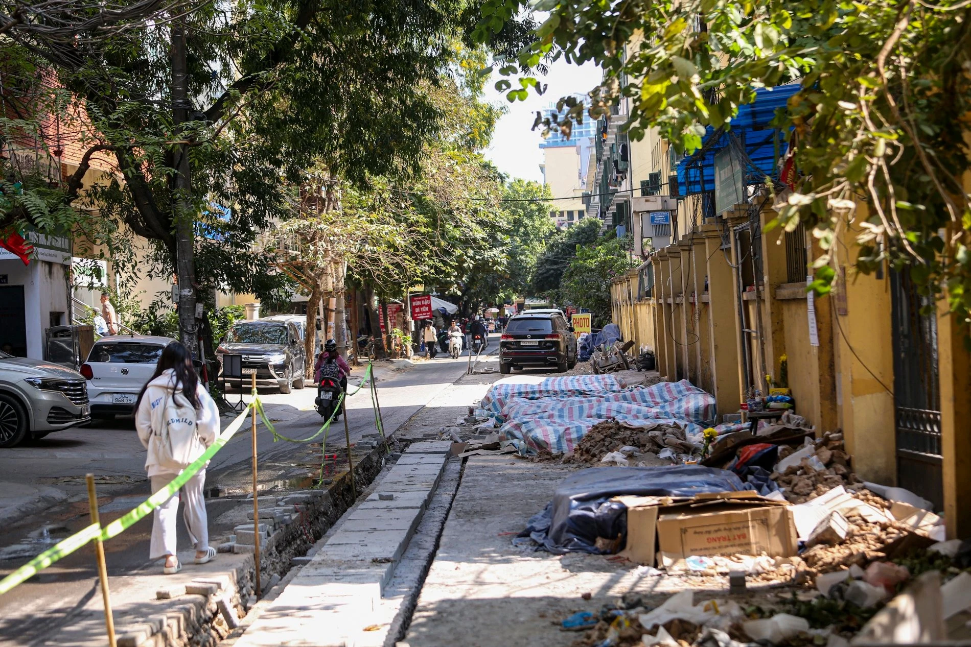 Hà Nội chỉnh trang vỉa hè: Nơi thông thoáng, nơi bị lấn chiếm