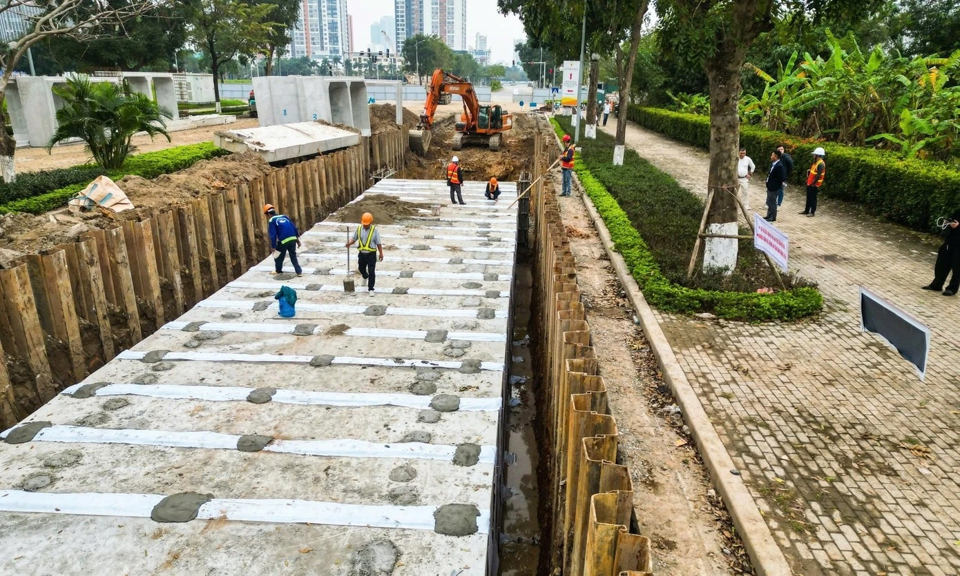 Hà Nội xuyên đêm thi công chống ngập trước mùa mưa bão 2026