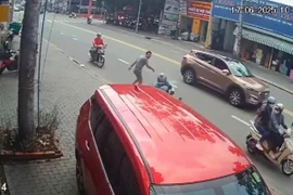 Bắt khẩn cấp người đàn ông đạp ngã nữ tài xế xe ôm công nghệ