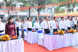 Chủ tịch Quốc hội, Bí thư TP.HCM dự ngày hội bầu cử tại Hóc Môn