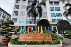 Gói thầu 13,8 tỷ tại Đại học Công nghiệp TP HCM: Giá dự thầu bám sát giá dự toán