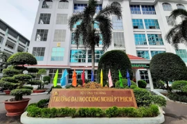 Gói thầu 13,8 tỷ tại Đại học Công nghiệp TP HCM: "Người quen" bám sát giá dự toán