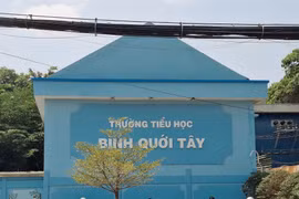 184 học sinh trường Tiểu học Bình Quới Tây nhập viện nghi ngộ độc thực phẩm. Ảnh Hữu Thông - Mai Oanh