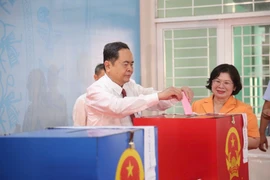 Lãnh đạo TP HCM cùng cử tri đến các điểm bỏ phiếu từ sáng sớm 15/3