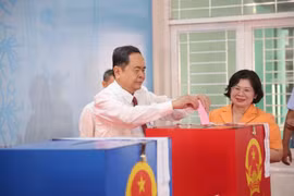 Lãnh đạo TP HCM cùng cử tri đến các điểm bỏ phiếu từ sáng sớm 15/3