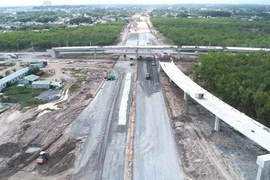 Đưa cán bộ tỉnh về hỗ trợ địa phương giải phóng mặt bằng