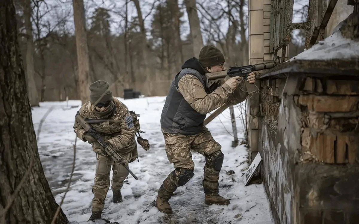 Quân Ukraine thiệt hại nặng ở Guevo, vội vàng rút lui qua biên giới