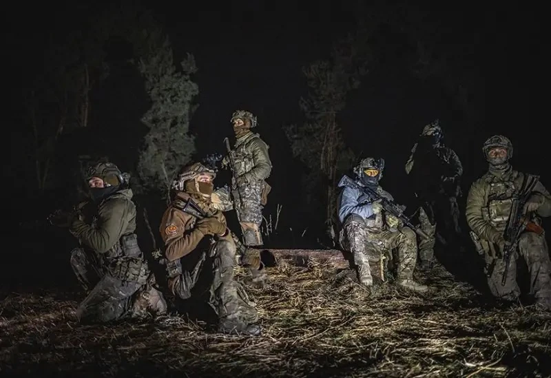 Muôn kiểu cải trang của lính Ukraine để trốn khỏi khu vực Kursk 