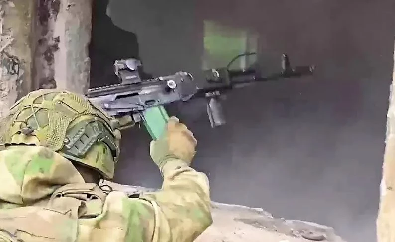 Lữ đoàn 200 của Nga chiếm tiểu khu Severny ở Chasov Yar