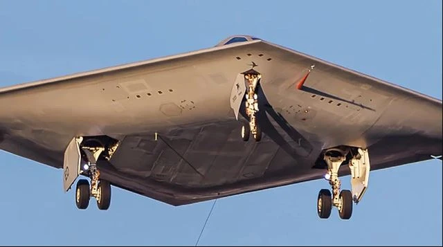 “Sát thủ tàng hình” B-21 vừa bay thử khác gì với “Bóng ma” B-2?