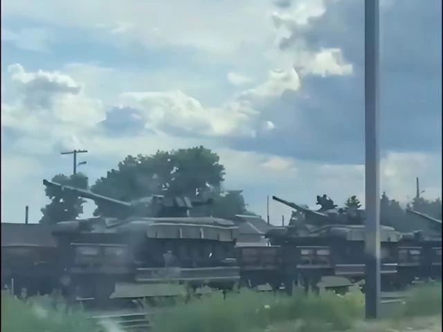 Quân đội Ukraine dốc kho vũ khí cũ tăng cường cho mặt trận Donbass 