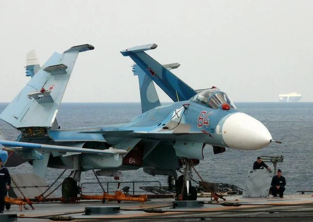 Tại sao Hải quân Nga bỏ Su-33 và dùng MiG-29K để thay thế?