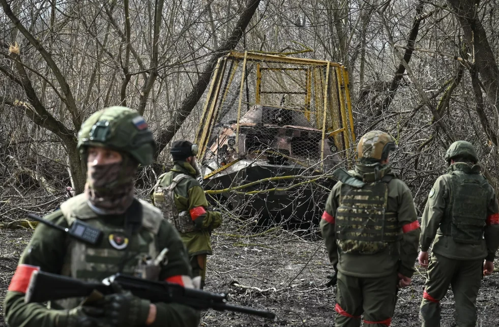 NYT: Đã rõ lý do quân Ukraine “bỏ của chạy lấy người” ở Kursk