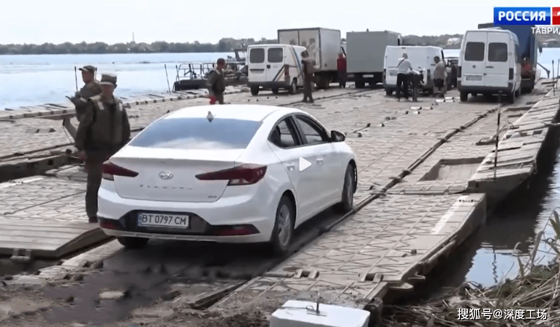 Dân Kherson sơ tán, quân Nga đào hào quanh thành phố