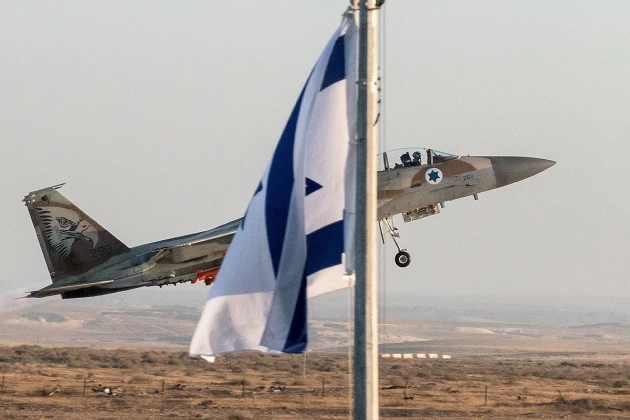 Làm thế nào mà 140 máy bay của Israel bay được tới Iran?