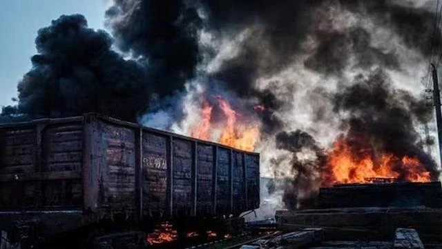 Nga bừng tỉnh, tên lửa phá hủy đoàn tàu vũ khí của Ukraine