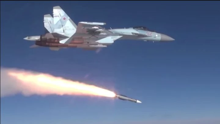 Ukraine dùng bom JDAM-ER, Nga tung máy bay đánh chặn quyết liệt