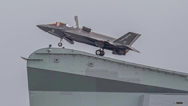 Nóng: Mảnh xác máy bay F-35B bị đánh cắp bởi "nước lạ"?