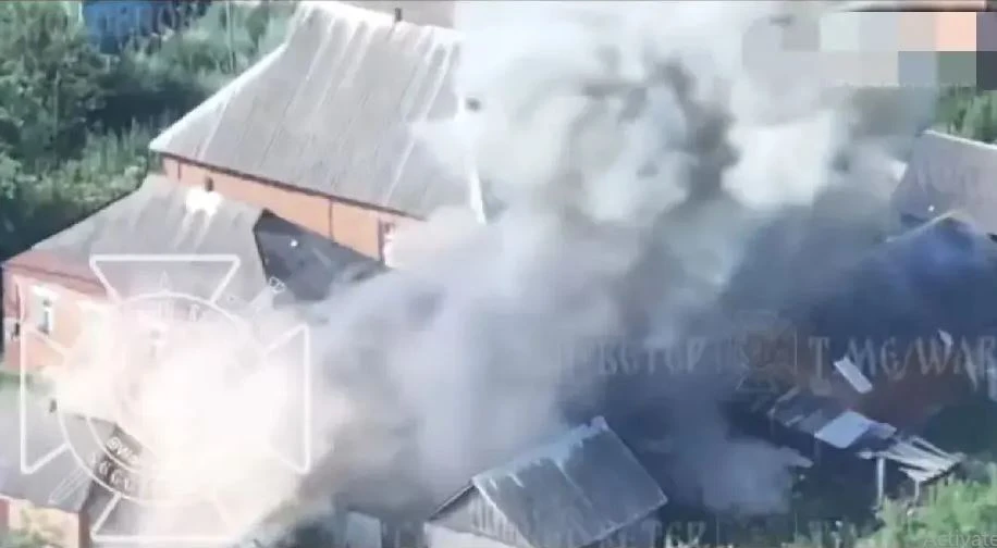 Trực thăng Mi-28 của Nga giáng đòn vào lính đánh thuê ở Liptsy 