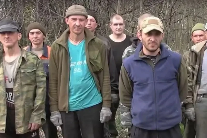 Quân Ukraine bị bao vây ở Kursk đã ra hàng quân Nga 