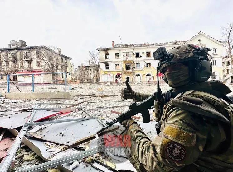 Lính Nga "bọc sườn" giúp quân Wagner càn quét trung tâm Bakhmut 