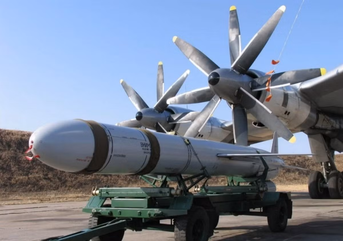 Tình báo Anh đánh giá Nga sử dụng tên lửa Kh-55 SM ở Ukraine 