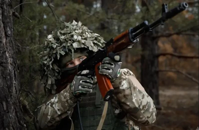 Quân Nga siết vòng vây, “thít chặt thòng lọng” ở Kurakhove