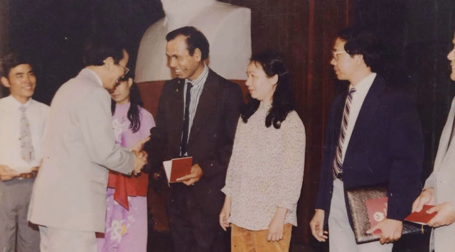 Cố GS Nguyễn Hữu Chí: Dòng sông lặng lẽ đắp bồi tri thức - Hình 2 Co GS Nguyen Huu Chi: Dong song lang le dap boi tri thuc-Hinh-2