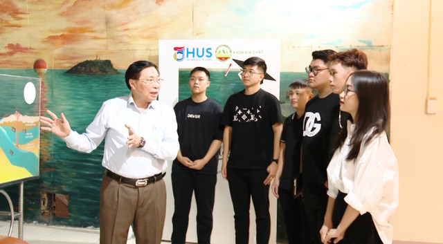 GS.TS Trần Nghi và hành trình gieo mầm trên đá sỏi - Hình 4 GS.TS Tran Nghi va hanh trinh gieo mam tren da soi-Hinh-4