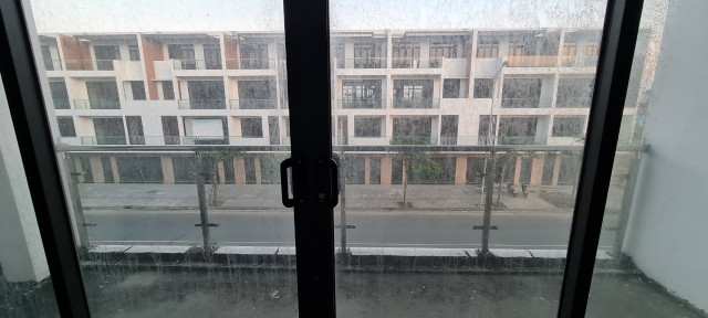 Cận cảnh loạt shophouse chục tỷ bỏ hoang ở Đà Nẵng - Hình 14 Can canh loat shophouse chuc ty bo hoang o Da Nang-Hinh-14