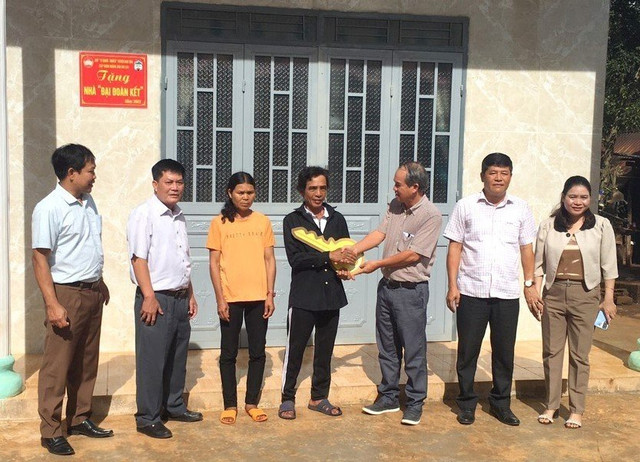 Hoàng Anh Gia Lai: 60 căn nhà ” Đại đoàn kết” giúp hộ nghèo huyện Đăk Đoa Hoang Anh Gia Lai: 60 can nha ” Dai doan ket” giup ho ngheo huyen Dak Doa